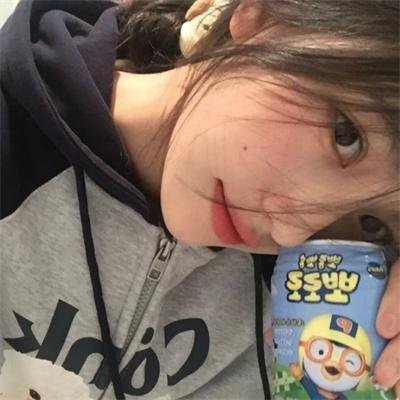 绿杨移作两家春
